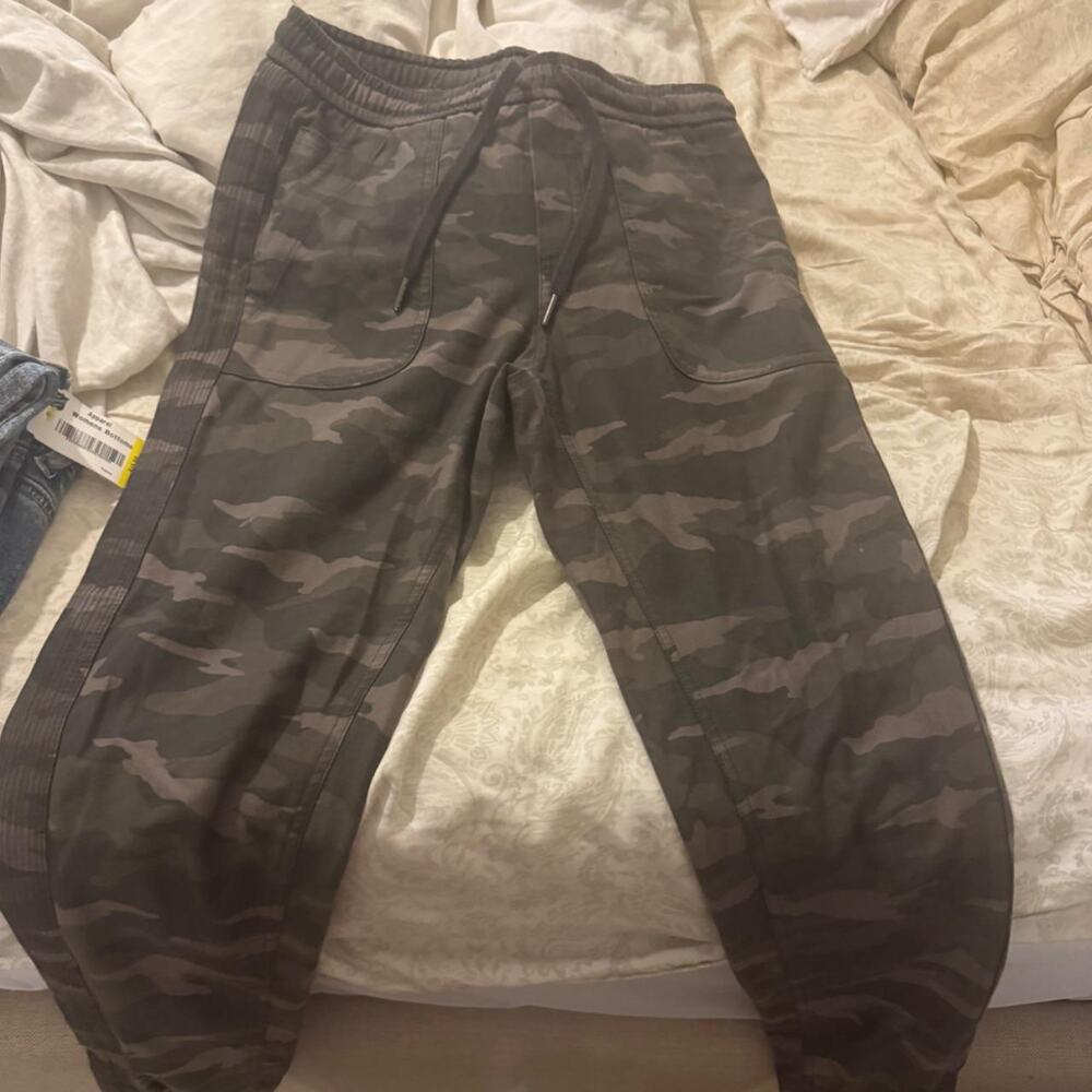 Athleta camo joggers size 0
